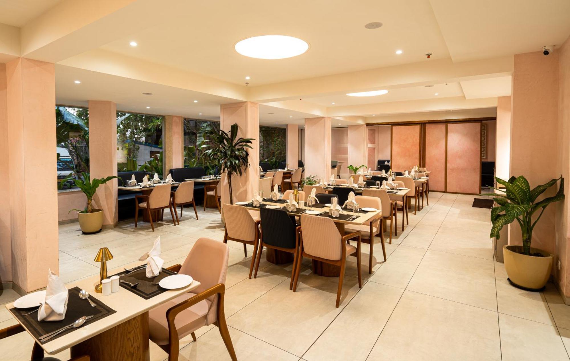 Hotel Mayura Райпур Екстер'єр фото