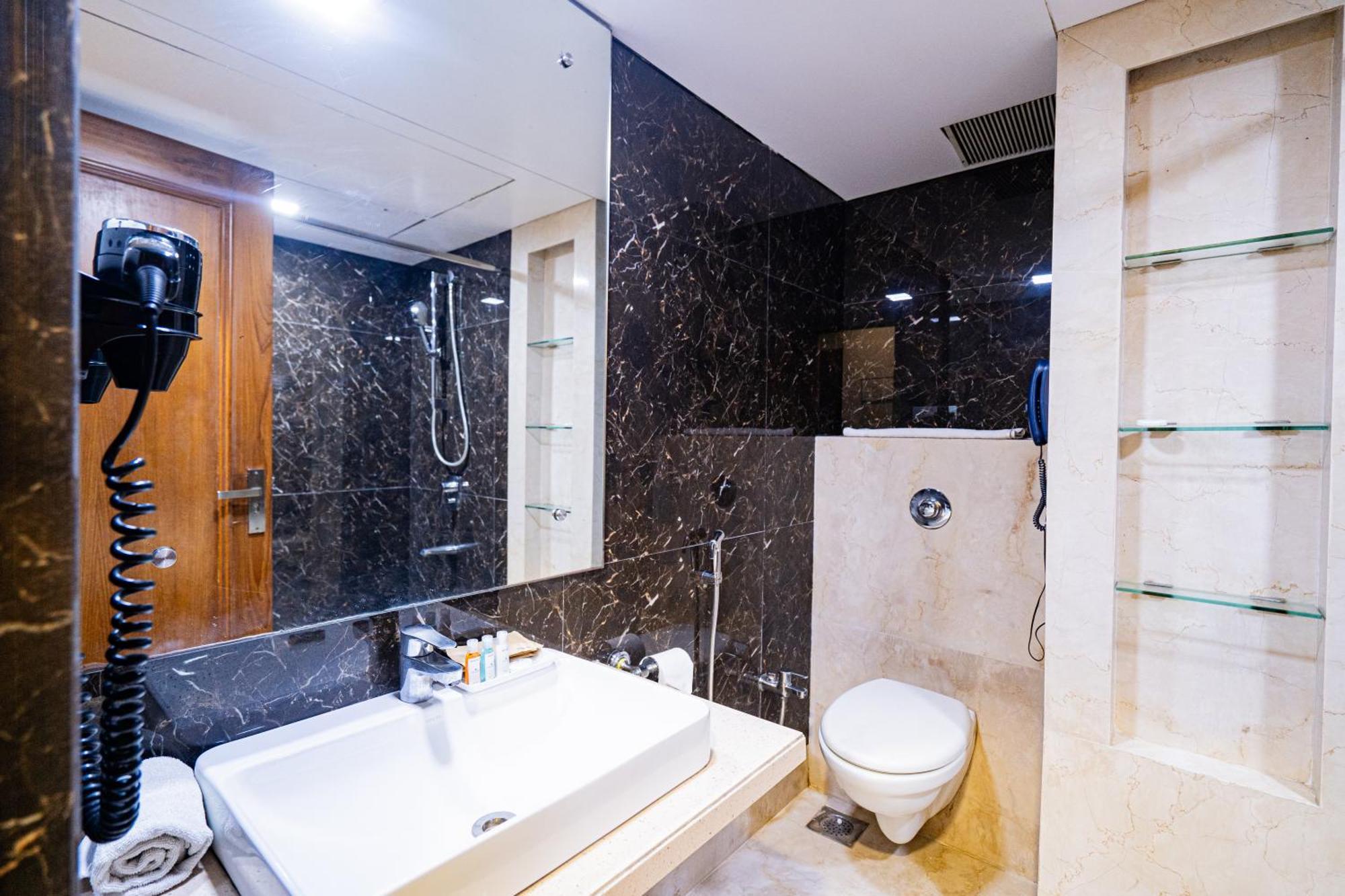 Hotel Mayura Райпур Екстер'єр фото