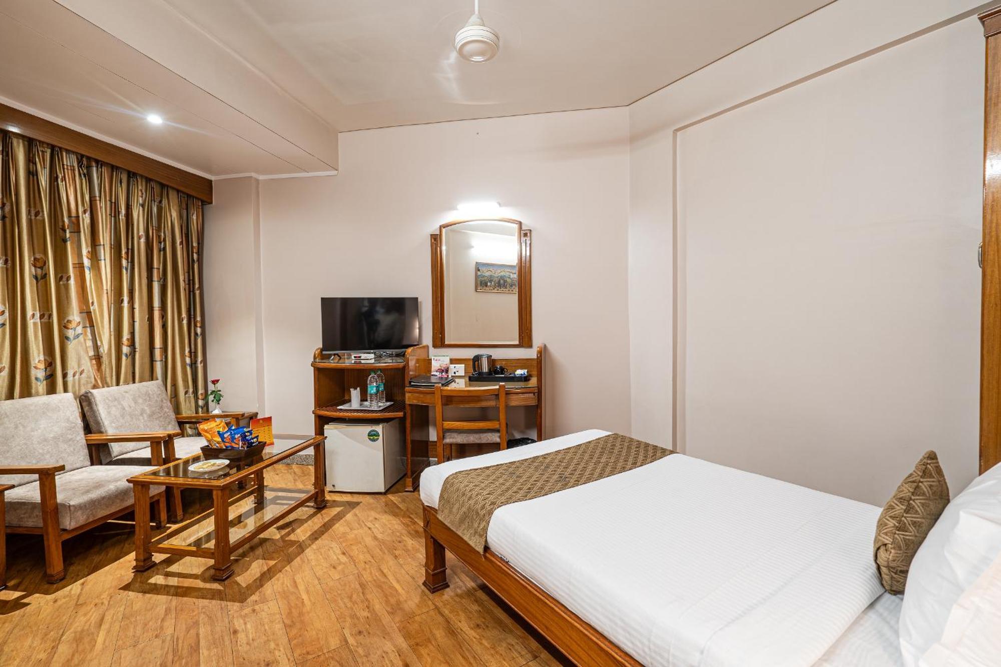 Hotel Mayura Райпур Екстер'єр фото